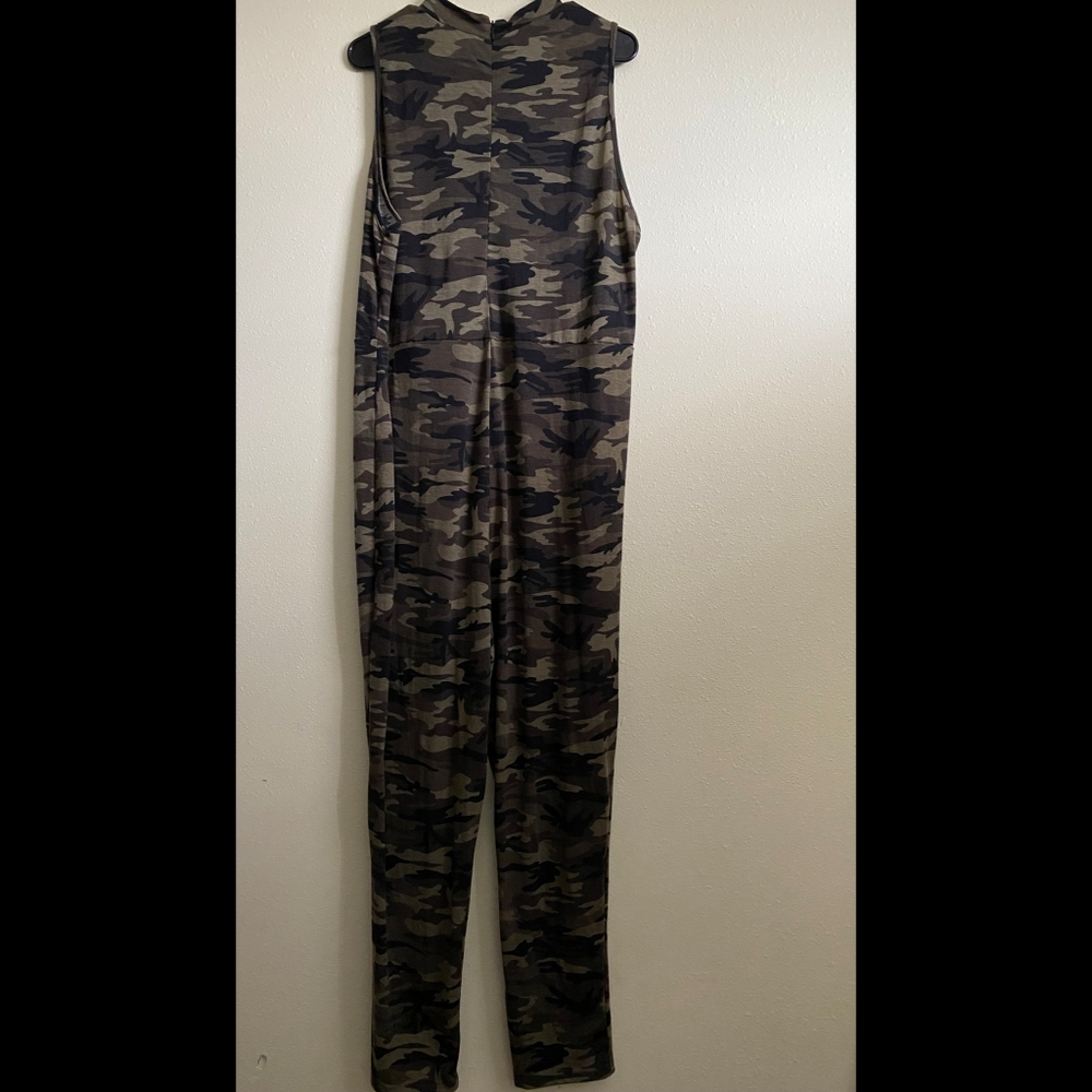 🆕 LISTING!! CAMO PRINT LETTER GRAPHIC MOCK NECK UNITARD - Picture 6 of 6